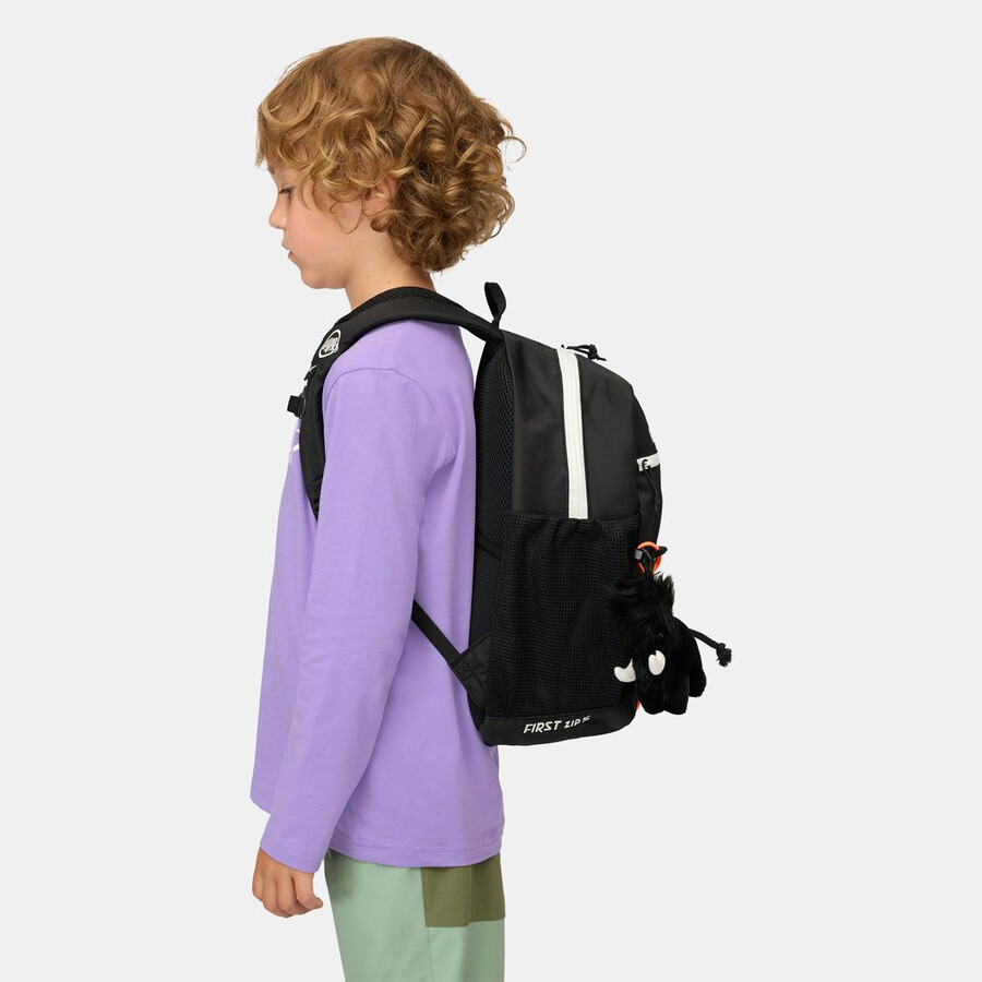 first zip 16 zwart